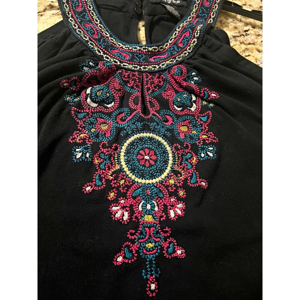 Ava & Grace Womens L Black Pink Embroidered Halter Boho Keyhole Stretch Top EUC
